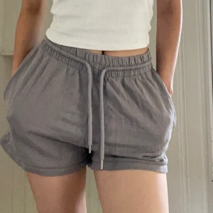Gråa shorts  - Gråa mjukis shorts :)