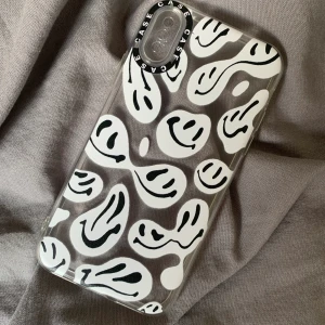 Telefonskal - Säljer detta telefonskalet. Bra skick. Varför jag säljer detta är för att har för mycket telefon skal. Iphone X/XS. Skicka till mig ifall du är intresserad ❤️