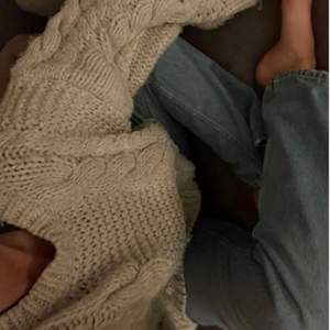 Slutsåld chunky knitted sweater ifrån NA-KD. Stl XXS/XS. Stor i storleken! Använd, men fint skick! Köparen står för frakten🥰