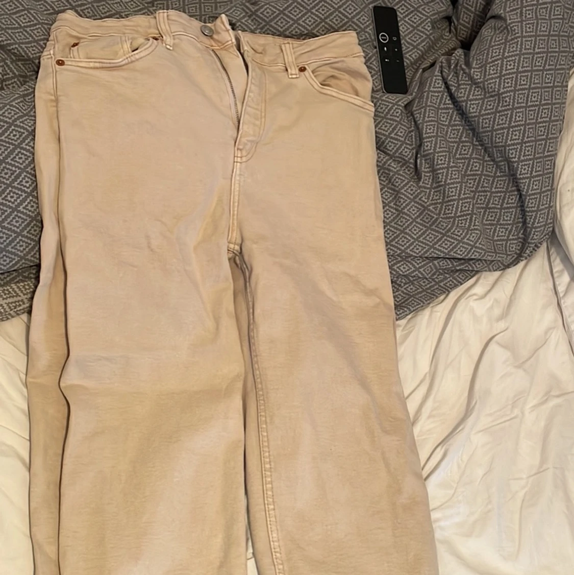 Beige pösiga jeans storlek m - 90