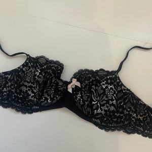 Hunkemöller bh - Säljer oanvänd Bh från hunkemöller då den är för liten 