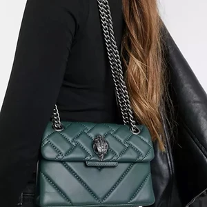 Grön kurt gieger väska - Säljer min gröna kurt gieger väska som jag aldrig använt, köpte den för 2000 på zalando men den är nu slut såld 