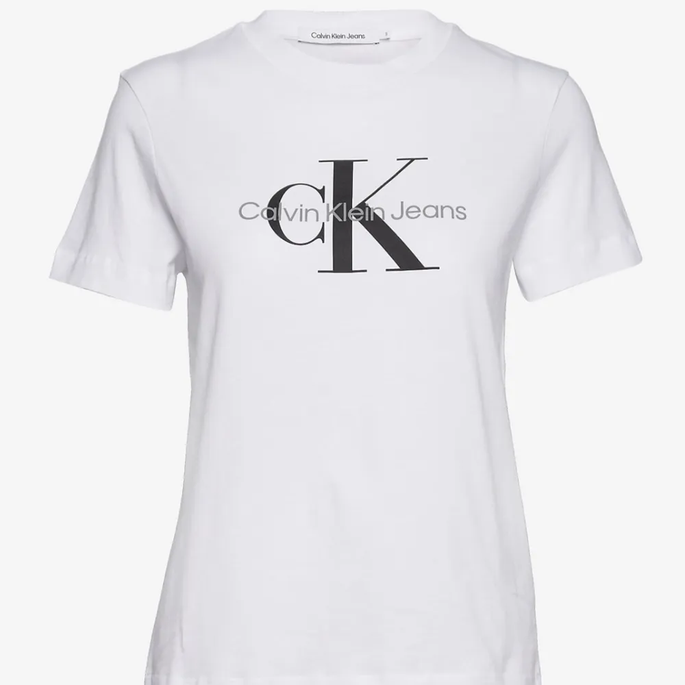 Calvin Klein t-shirt i nyskick! 🥰 kommer ej till användning. Pris går att diskutera . T-shirts.