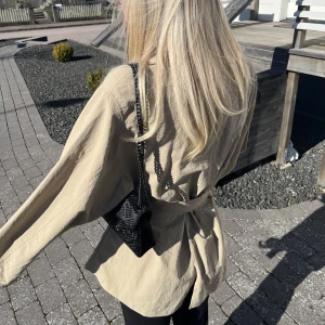 Trenchcoat  - 350 kr, strl 36