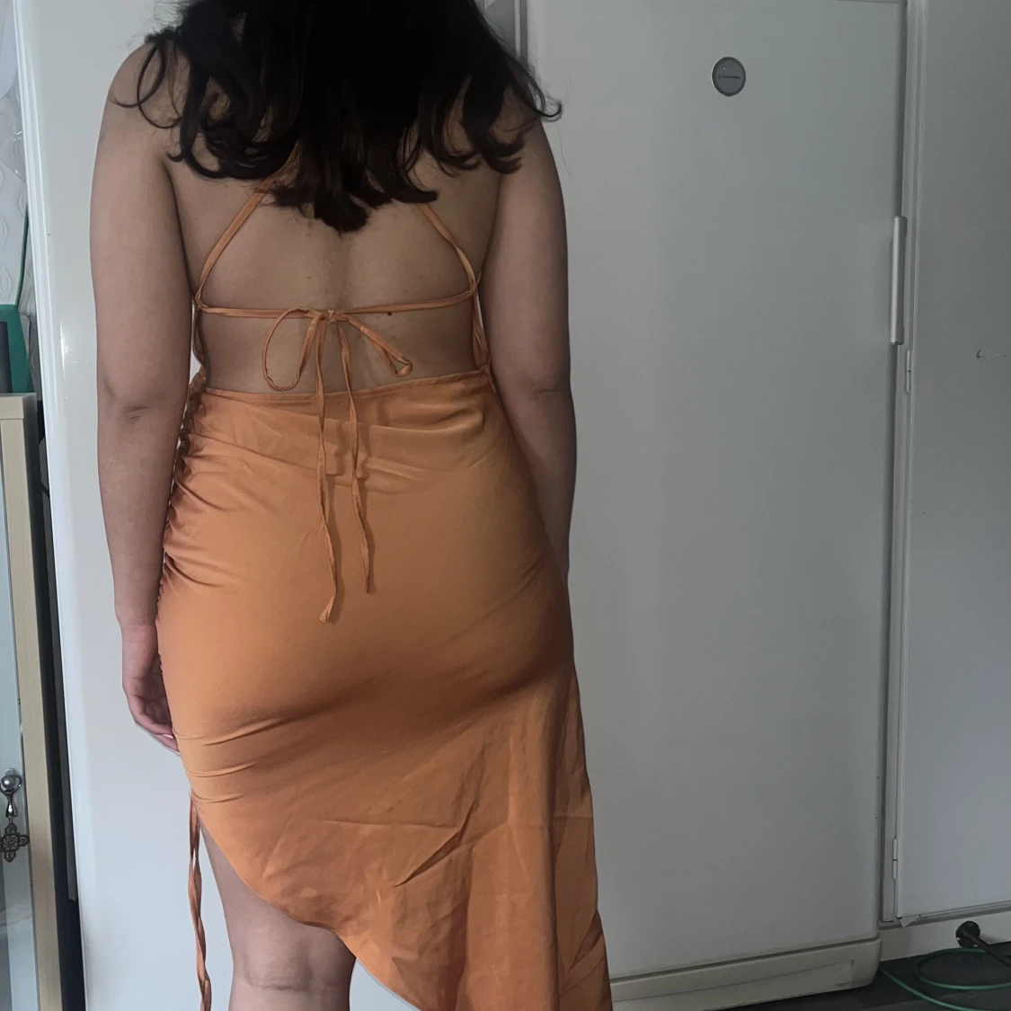 Orange satin klänning  - 90