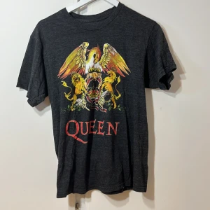 Queen t-shirt - Bra skick 