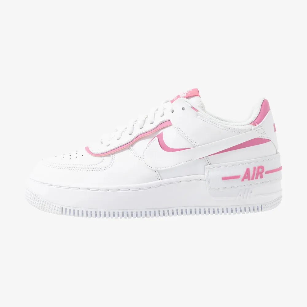 Jätte fina Nike airforce shadow pink. Använda två gånger. Dessa är slutsålda nästan överallt och svåra att få tag på😍💕 säljer då de inte passar min stil💕. Skor.