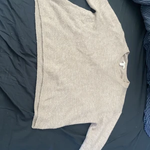 Stickad tröja  - Stickad tröja från hm har många stickade tröjor så måste få sånt några storlek s super fin tycker jag ❤️