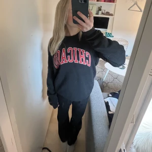 Sweatshirt  - Jätte fin sweatshirt. Sälj pga att jag har för många och måste rensa❤️‍🔥  Storlek M 