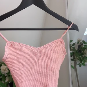 Somrig topp - Fint skick, använd endast få gånger🌻