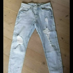 Zara jeans  - Säljer mina jeans som aldrig har används! 