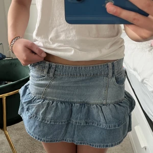 Kjol!  - Snygg minikjol i jeans! Midjemått:78cm
