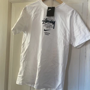 Helt ny Stussy x nike t shirt - Helt ny stussy x nike t shirt Storlek M  Kommer med alla tags på