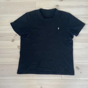 Ralph lauren t shirt  - Svart Ralph lauren t shirt i storlek L.