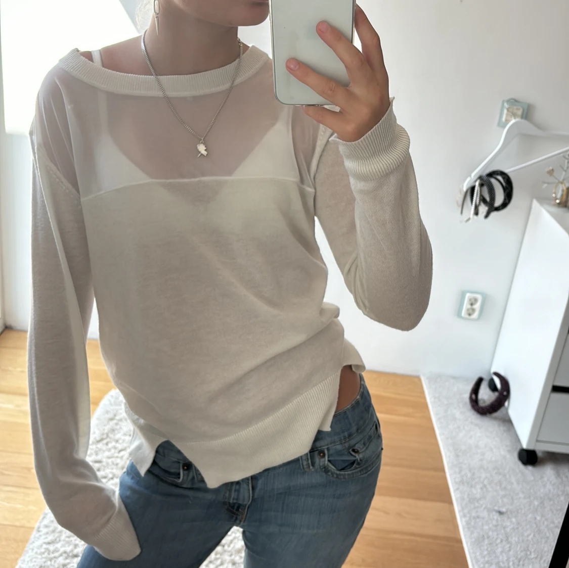 Vit stickad tröja med coola detaljer  - 90