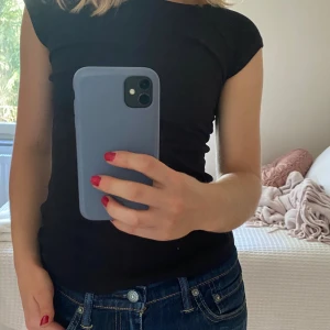 Svart topp från hm  - Stretch materian och väldigt bekväm, kort över axlarna 