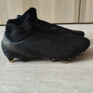 New Balance V4 Tekela Pro First Edition st 43 - Ett par väldigt sköna fotbollsskor i storlek 43 