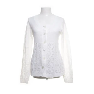 jätte söt vit kofta  - snygg vit kofta från kappahl