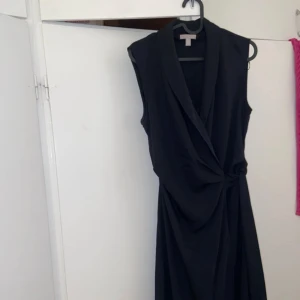 Klänning  - Använd 1 gång 