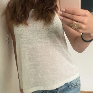 Linne med detaljer - Fint linne i tunnt material med detaljer  💋 Strl S ungefär, tryck gärna på köp nu men läs bio först 💋pris kan diskuteras 
