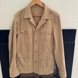 Oscar Jacobson Overshirt  - Skick 9/10, säljer pga fel storlek