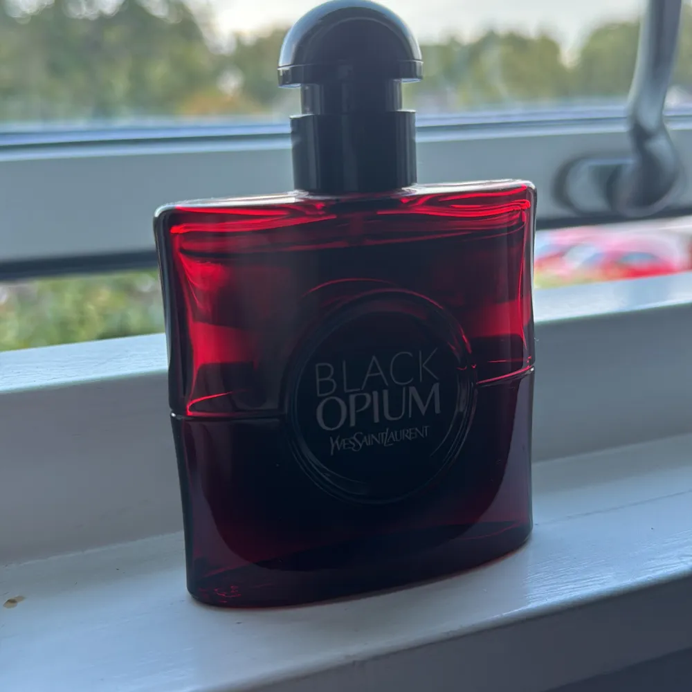 Nästintill helt full då den inte passade mig i smak. . Perfume.