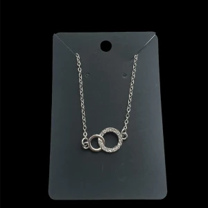 bianka necklace silver  - jättefint silver halsband som är gjort av rostfritt stål!