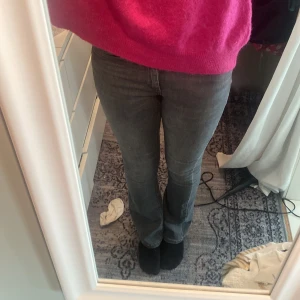 Lågmidjade bootcut  - Jättefina lågmidjade jeans från only💗 jag är 175 Pris kan diskuteras💞