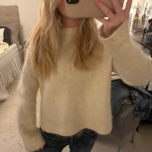 Stickad tröja - Populär stickad tröja från &otherstories🍓krympt i tvätten så passar xxs