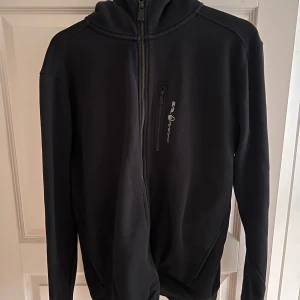 Sailracing hoodie - Säljes för den ej används längre Skick 10/10