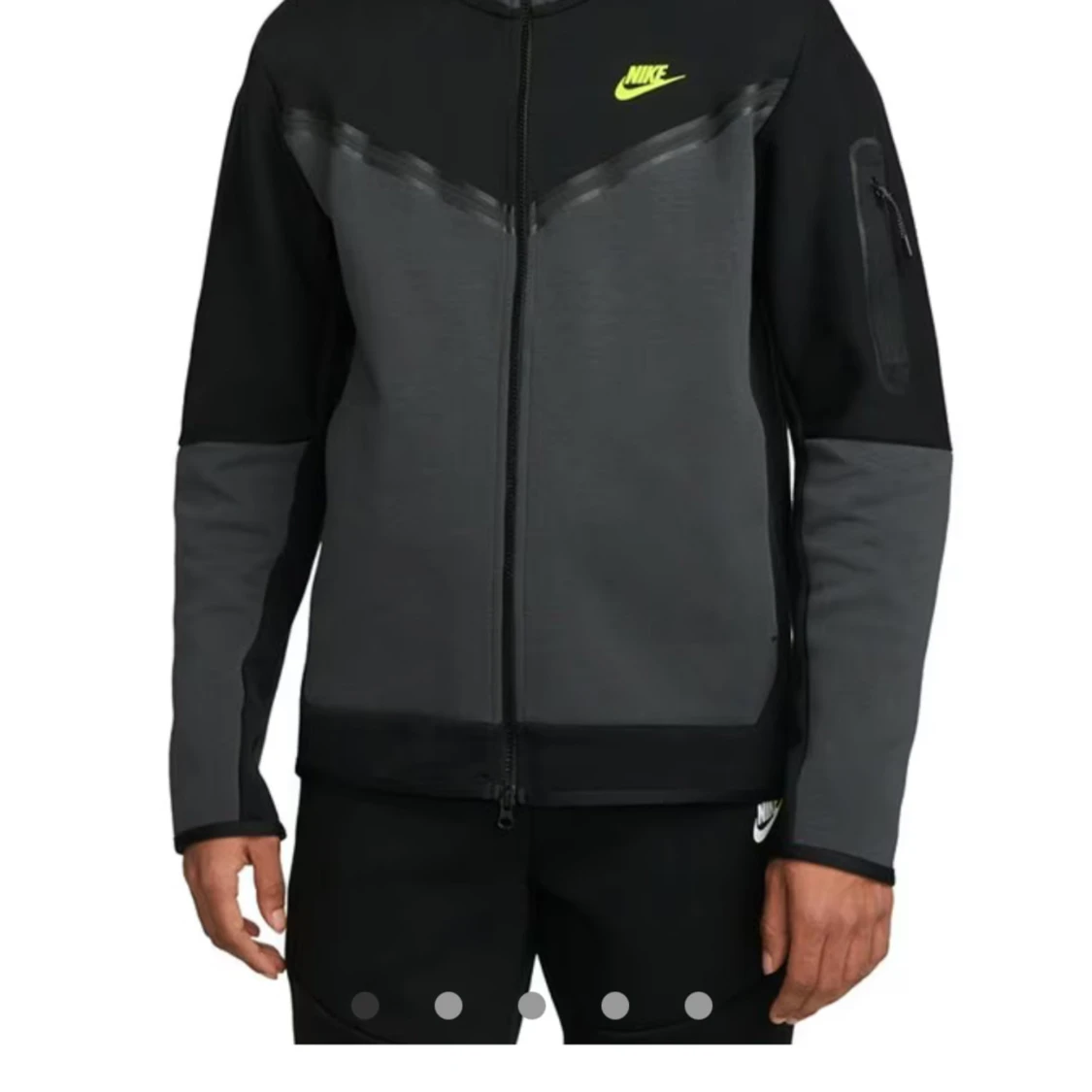 Säljer 2 Nike tech fleec - 90