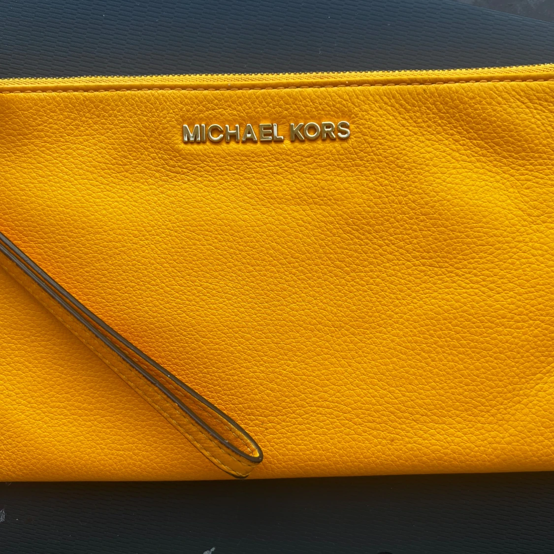 Michael Kors handledsväska 