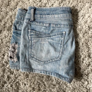 Shorts - Lågmidjade Jeansshorts med omlottfickor 