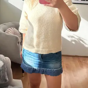 Jeanskjol med en söt volang🥰