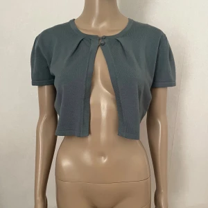 Stickad kofta bolero retro rockabilly vintage 40-tal 50-tal 60-tal  pinup  - Inget att anmärka på 