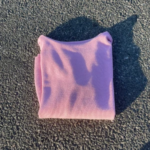 Rosa ribbad tröja💖 - En rosa ribbad tröja med bred hals. Ifrån ONLY i strl S,ganska liten i storleken. Inga fläckar eller ngt sånt.