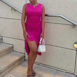 Rosa klänning - Stretchig, hade passat Strl S också.  Använd 1 gång 