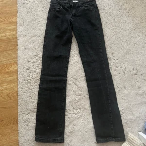Low waist jeans - Low waist jeans som är otroligt fina! Tyvärr får inte jag på mig de längre så kan inte visa bild på, men de va otroligt fina när de passa!😊