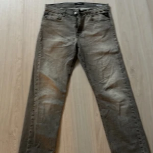 Replay jeans - Säljer nu replay jeans i nyskick, storlek 33,33