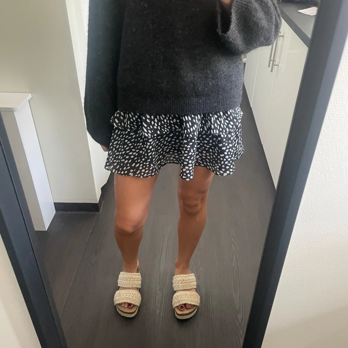 Svart och vit kortkjol från Chelsea