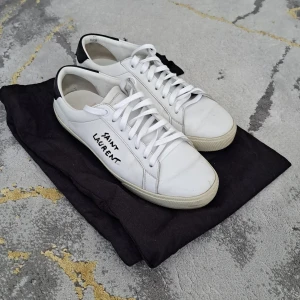 Saint Laurent skor - Mycket god omhöndetagen, och nu är det dags att dälja dem.