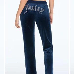 Juciy couture  - Jag säljer dessa byxor för att de inte kommer till användning. Har använt dom mist 5-6 gånger. 