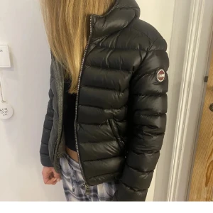 Colmar Jacka - Vinterjacka från Colmar, sparsamt använd 💕storlek 40 (XS skulle jag säga). Nypris runt 5000kr