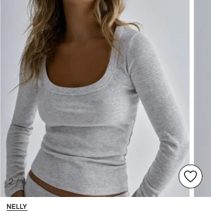 Nelly topp - En snygg bas topp från nelly som är använda ett fåtal gånger🥰