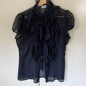 Super söt Saint tropez blus 💓 - Säljer nu min Saint tropez blus som aldrig använts💓Passar till nästintill allt.  Kom privat för fler frågor 💓 Nypris 800 