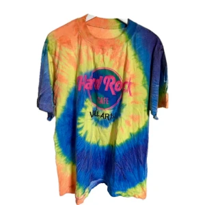 Hard Rock Café T-shirt  - Unik tiedye T-shirt. Köpt secondhand!