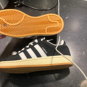 Adidas campus 00 - Säljer dessa snygga campus i storlek 38. Skick 9/10