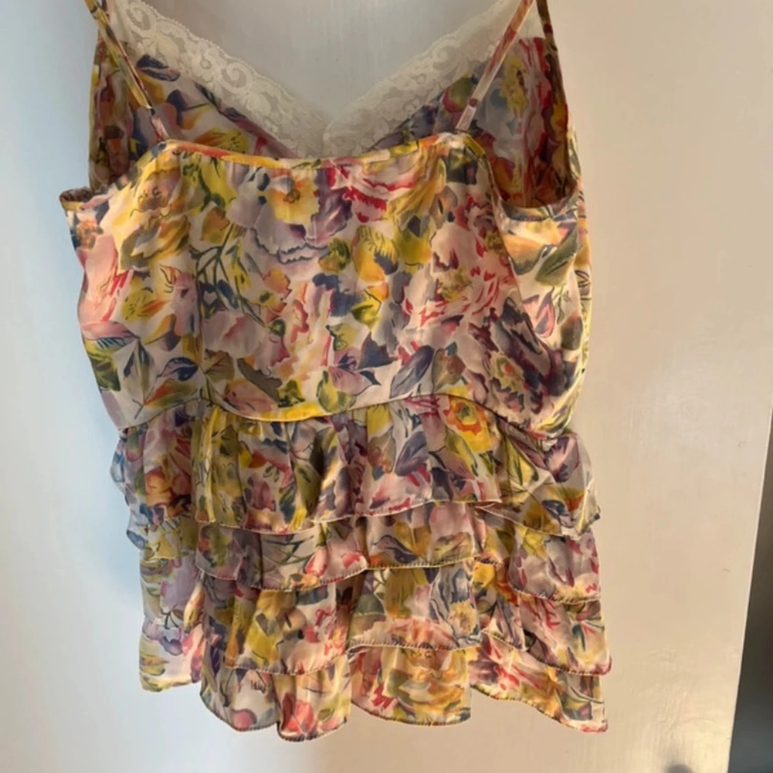 Spets linne med volanger - 90