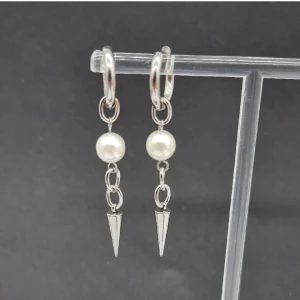 Handgjorda örhängen  - Handgjorda örhängen ● 💎Material- 100% rostfritt stål och pärlor ●Längd -6cm 🎨Vattentåliga, ändrar inte färgen! Köp för 80kr/st eller 120kr/paret