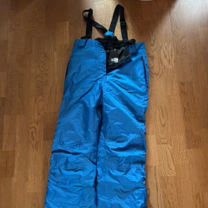 Överdragsbyxor  - Överdragsbyxor med prislapp kvar, storlek 158/164